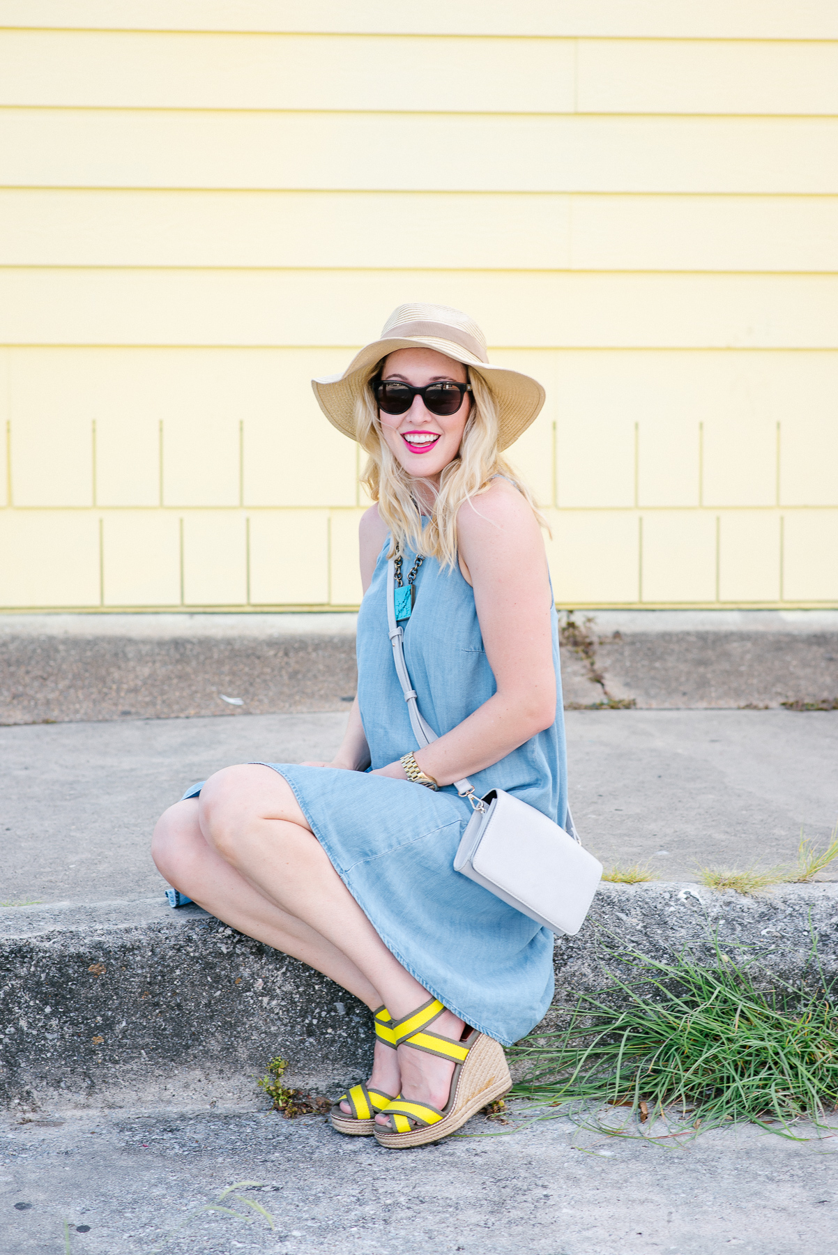 what to wear in the summer-hat, dress and wedges