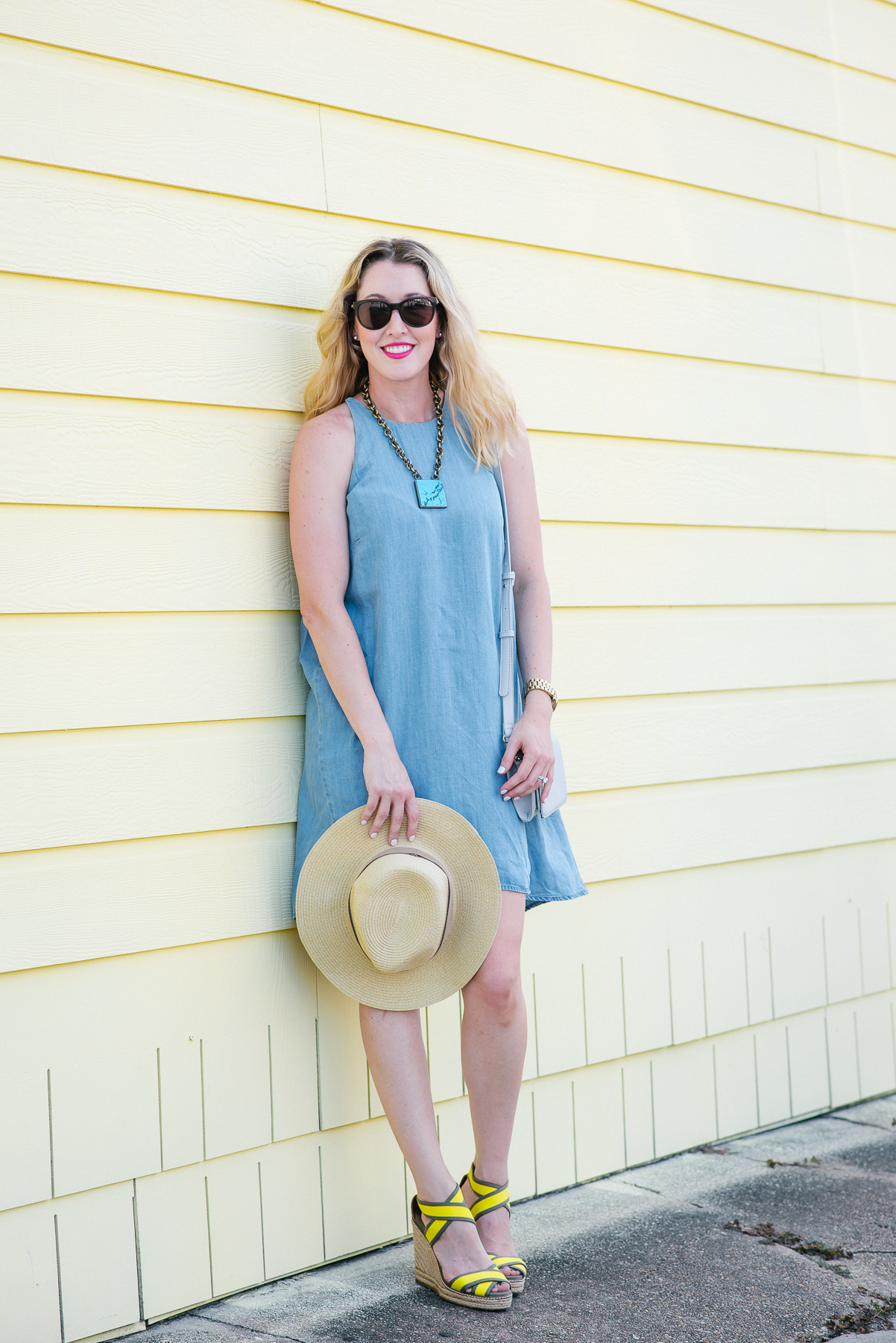 what to wear in the summer-hat, dress and wedges